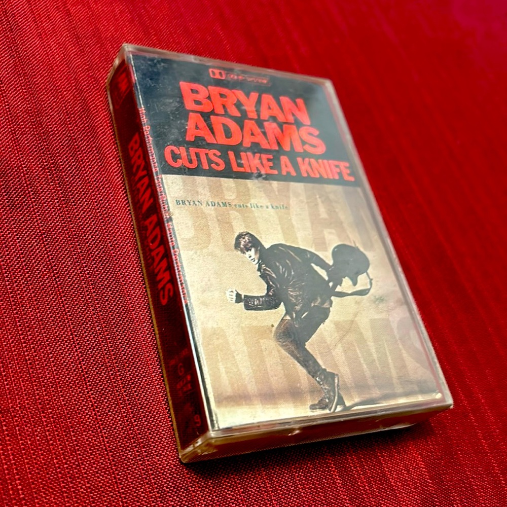 BRYAN ADAMS - CUTS LIKE A KNIFE - cassette